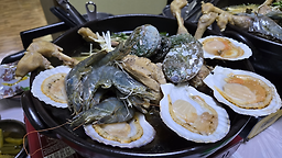 Jeongdaphaesintangsamgyetang (정답해신탕삼계탕) 3