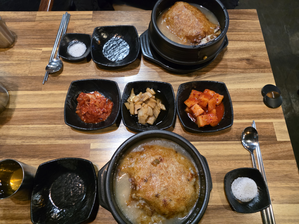 Yuseongbonganurungjisamgyetang (유성본가누룽지삼계탕) 3