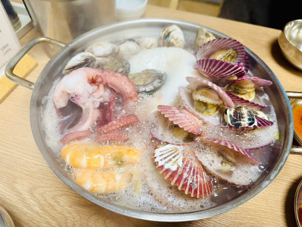 Dongwonhaemulkalguksu (동원해물칼국수) 3