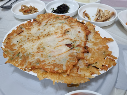 Gwasuwonmakguksu (과수원막국수) 3