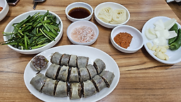 Dolsaem dwaejigukbap (돌샘 돼지국밥) 1