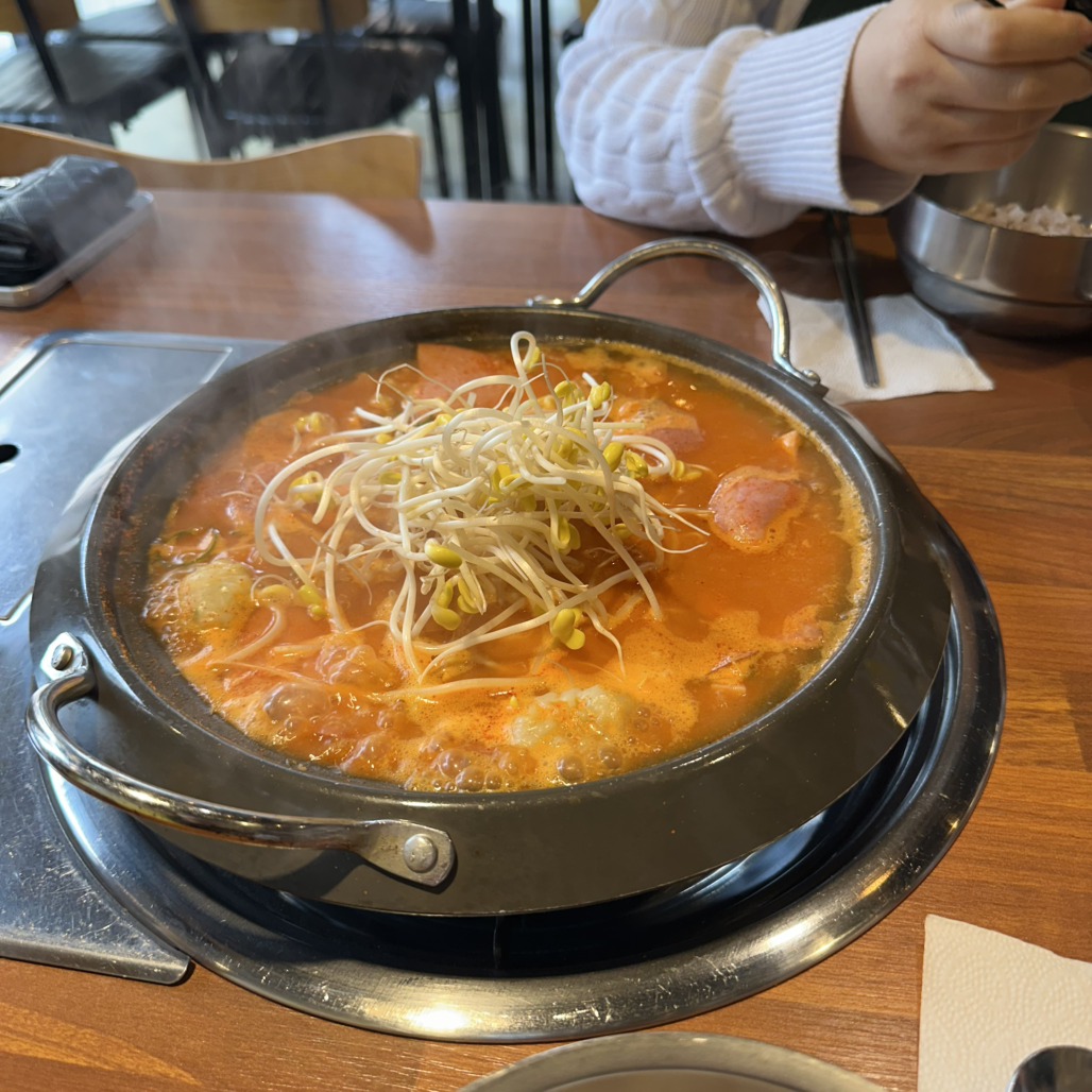 차돌삼합부대찌개 대표 사진