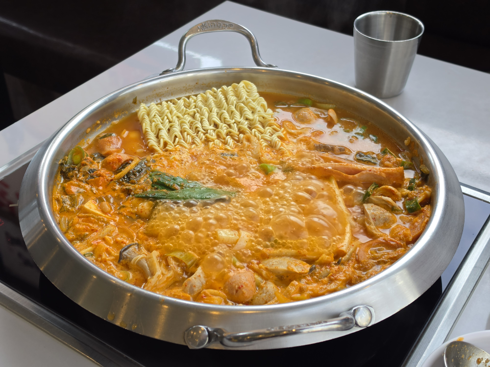 Maiseuteosimseunbudaejjigae (마이스터심슨부대찌개) 1