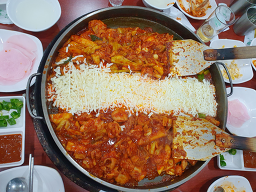Chuncheonhobandakgalbi (춘천호반닭갈비) 2