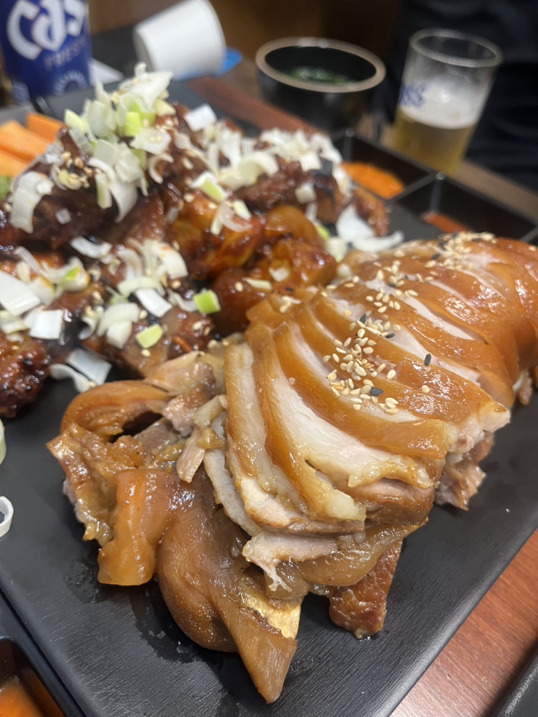귀한족발 경복궁역점 대표 사진