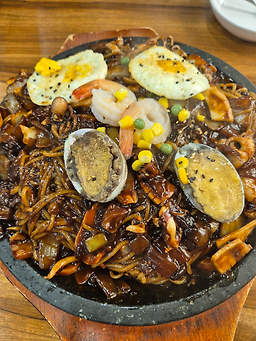 Guseokgidoljjajang (구석기돌짜장) 2