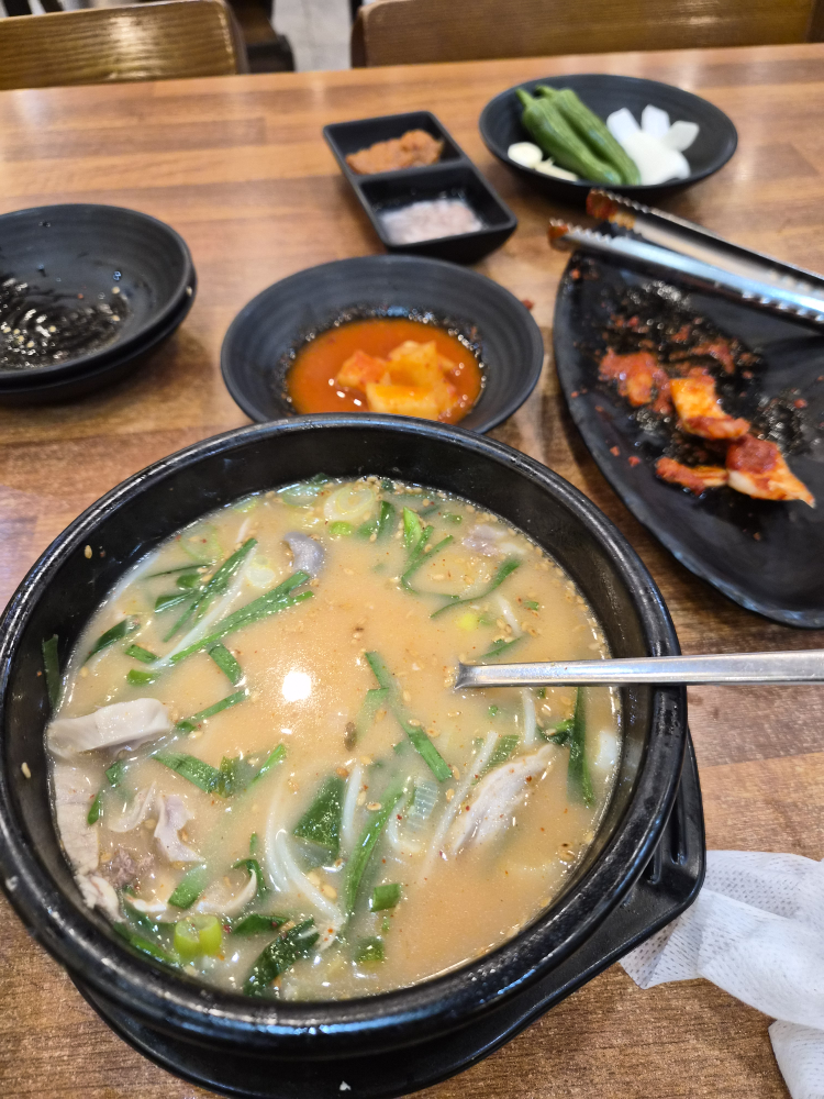 Daegeonmyeonggadwae jigukbap (대건명가돼 지국밥) 3