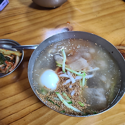 Baekganechiknaengmyeon (백가네칡냉면) 2