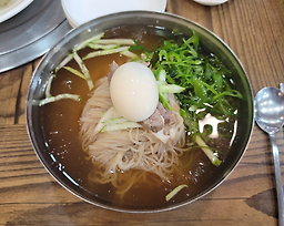 Yukseonsaengmyeonjeja (육선생면제자) 1