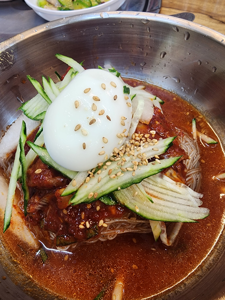 Bonjeonhoegwan (본전회관) 1