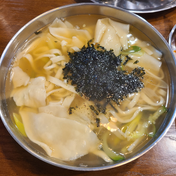 돌고래손칼국수 6