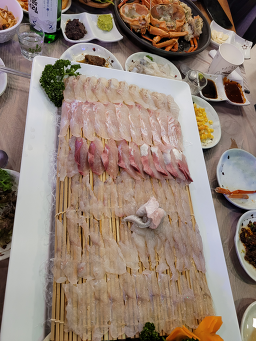 Dokdohwaleohoetjip (독도활어횟집) 3