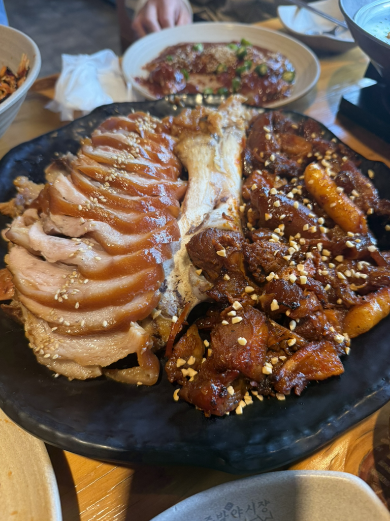 Jokbalyasijang (족발야시장) 1
