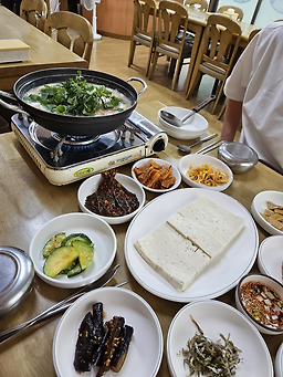 Wonjominsokchodangsundubu (원조민속초당순두부) 2