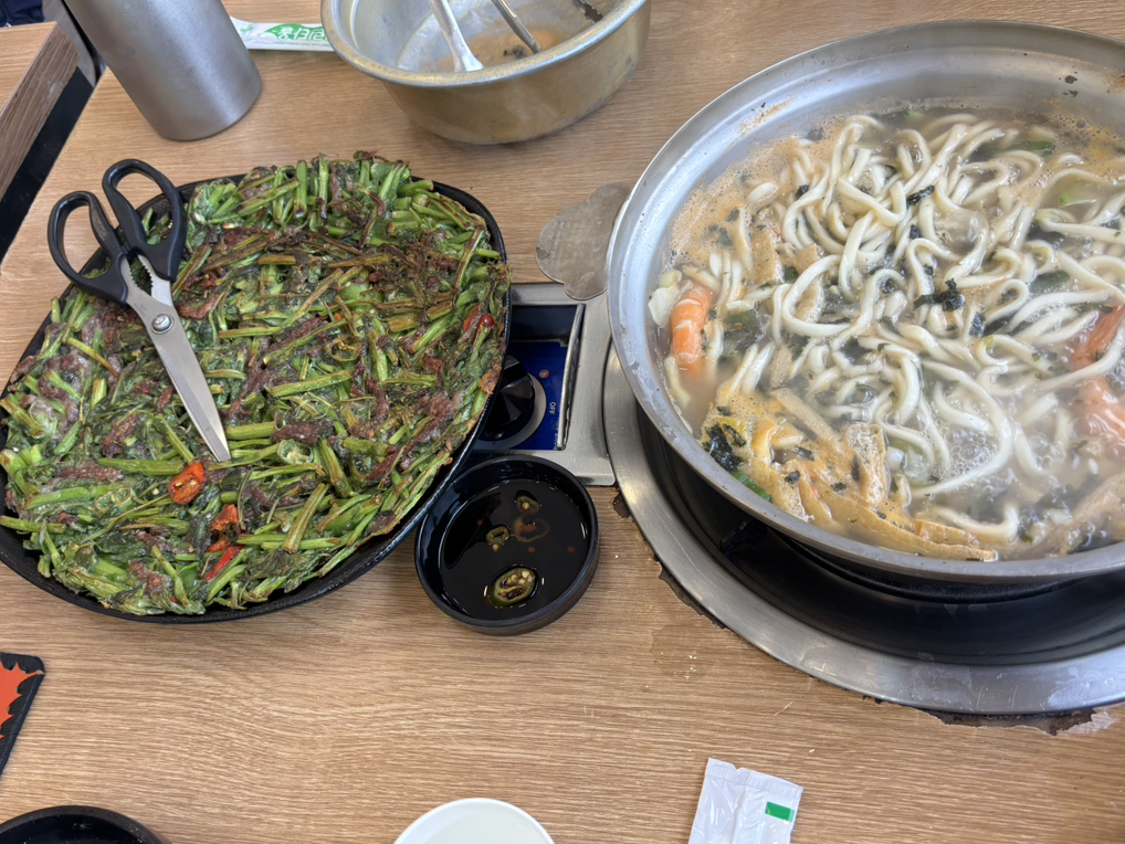 Paldangwonjokaljebi (팔당원조칼제비) 1
