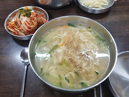 Sigolsonkalguksu (시골손칼국수) 1