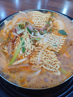 Mobaksabudaejjigae (모박사부대찌개) 2