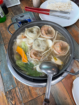 Okhuinegaeseongsonmandu (옥희네개성손만두) 2