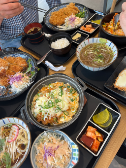 Kacheujen woldeutawojeom (카츠젠 월드타워점) 1