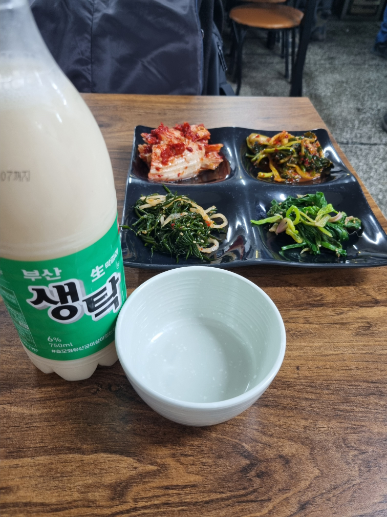 Sigoljangteohwangtaekongnamulgukbap (시골장터황태콩나물국밥) 3
