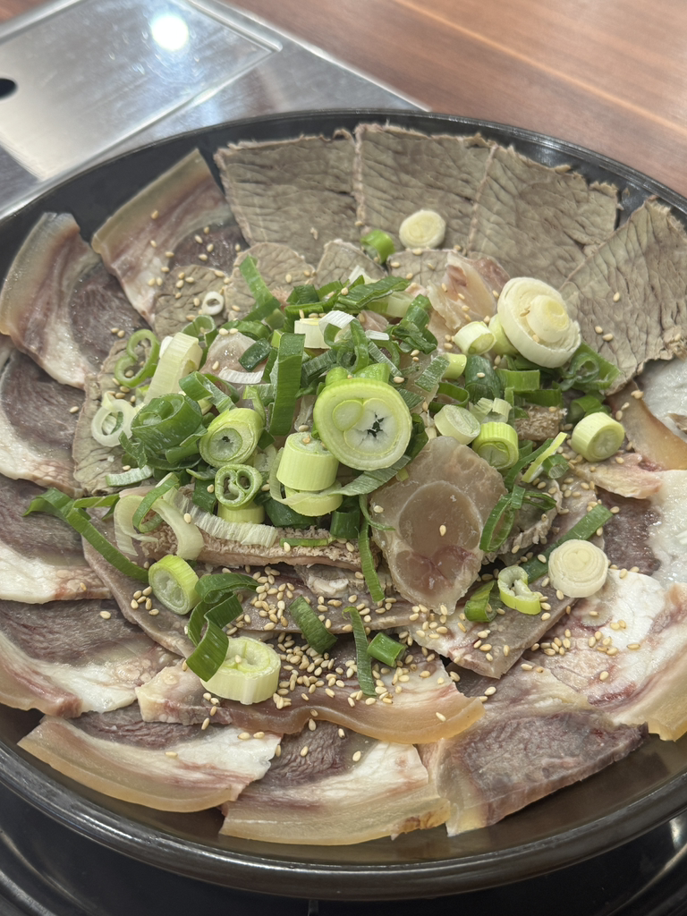 Bonjeongomtang (본전곰탕) 3