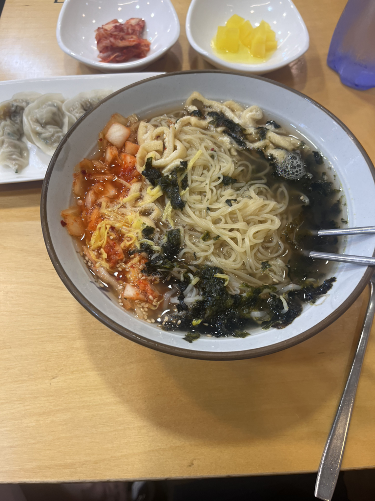 Guksunamujangseungbaegijeom (국수나무장승배기점) 1
