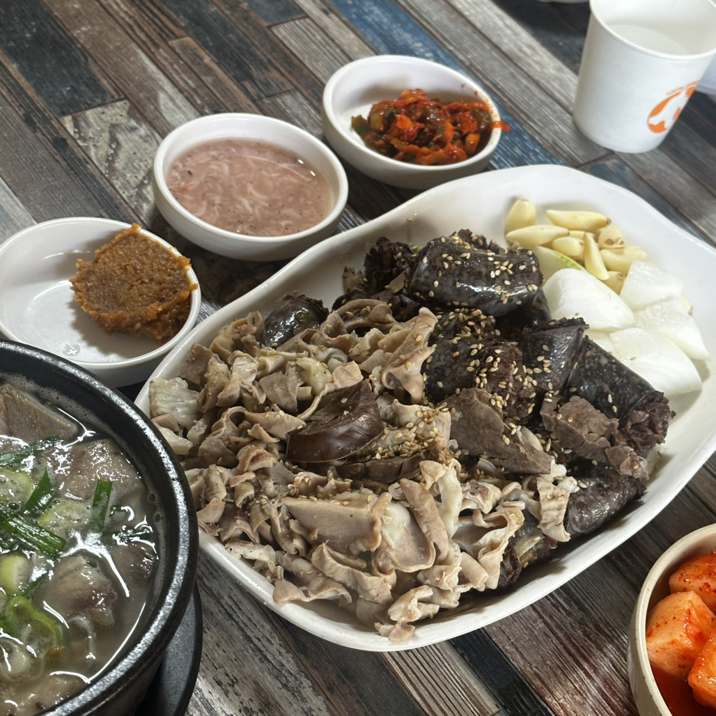 Geumhosundaegukbap (금호순대국밥) 2