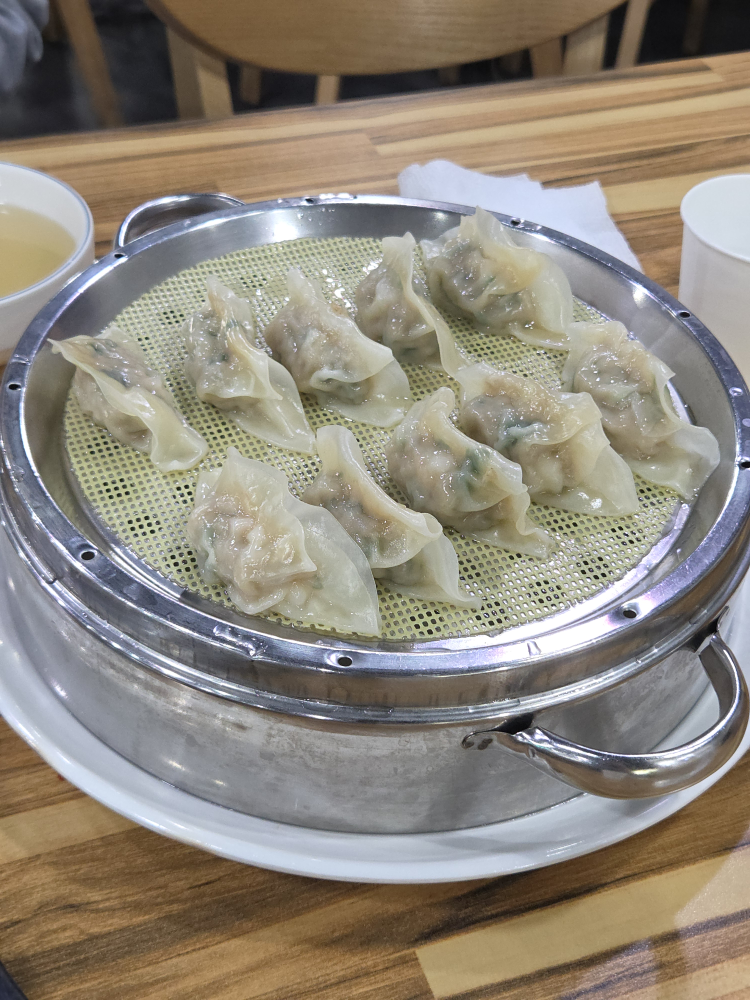 Marumemilguksumandu (마루메밀국수만두) 1