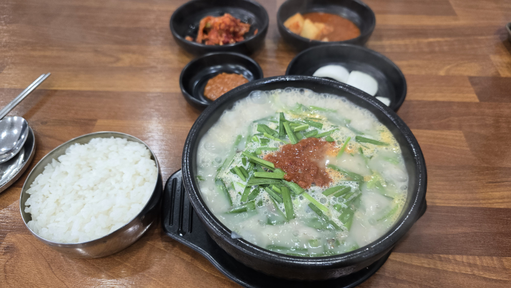 부산아지매국밥 가산디지털단지점 2