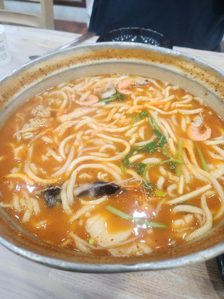 Yungeumjamorikalguksu (윤금자모리칼국수) 1