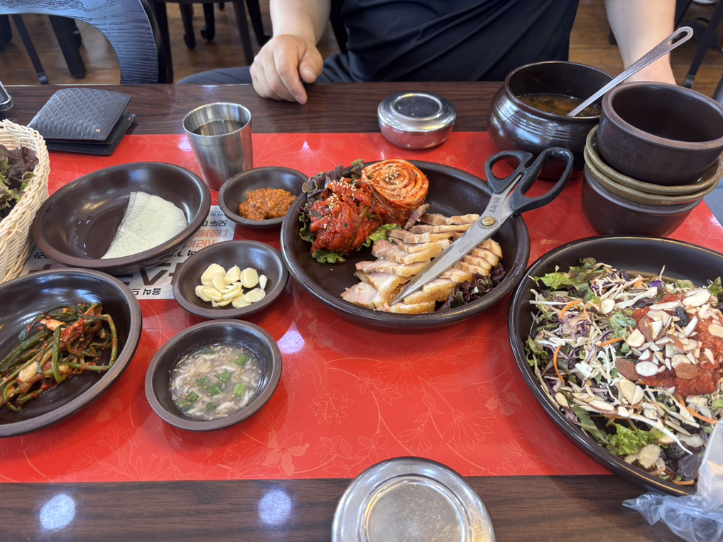 Bakgyeonggyuhangaribossamdeokso (박경규항아리보쌈덕소) 2