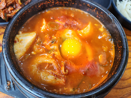 Pyoganemyeongpumsundubu (표가네명품순두부) 2