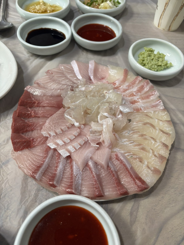 Dongbanghoetjip (동방횟집) 1