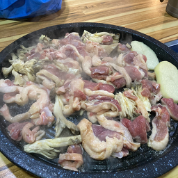 Radoyuhwangorijumulreok (라도유황오리주물럭) 3
