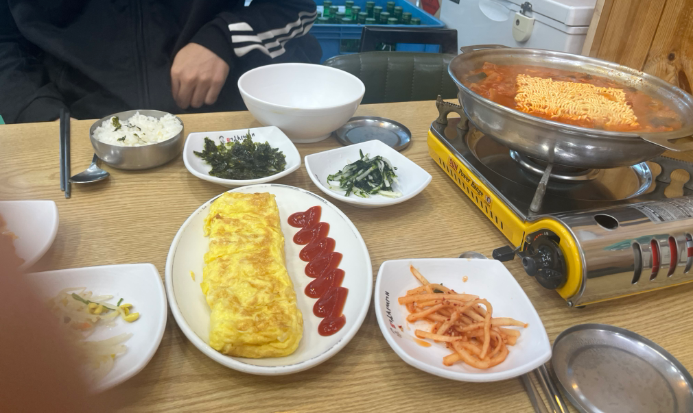 Gangsunjayetmatgimchijjigae (강순자옛맛김치찌개) 1