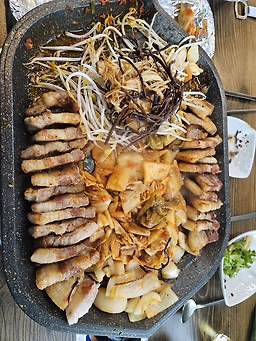 Gimganesamgyeopsal (김가네삼겹살) 2