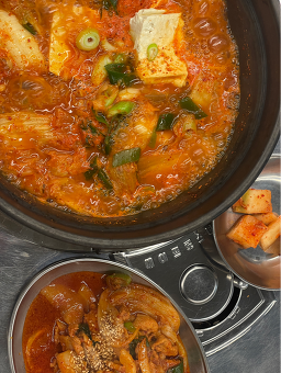 돈돼지유생삼겹살김치찌개 본점 사진 6