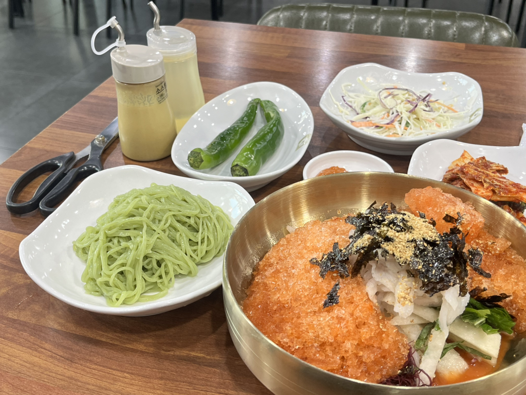 Gulcheonji&chogyeguksu (굴천지&초계국수) 1