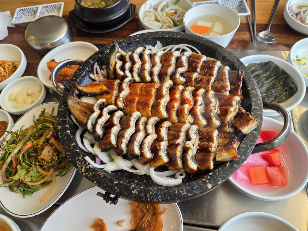 Pungcheonminmuljangeo, gadeunholrik (풍천민물장어, 가든홀릭) 2