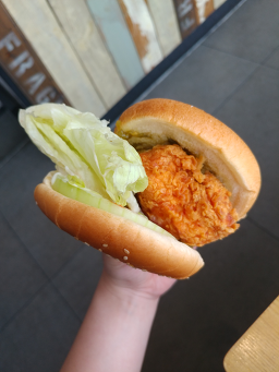 맘스터치 관악사당역점 사진 3