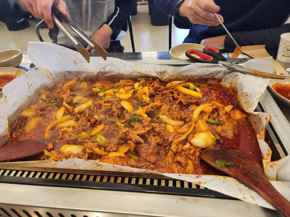 Jinaorigwangjang (진아오리광장) 1