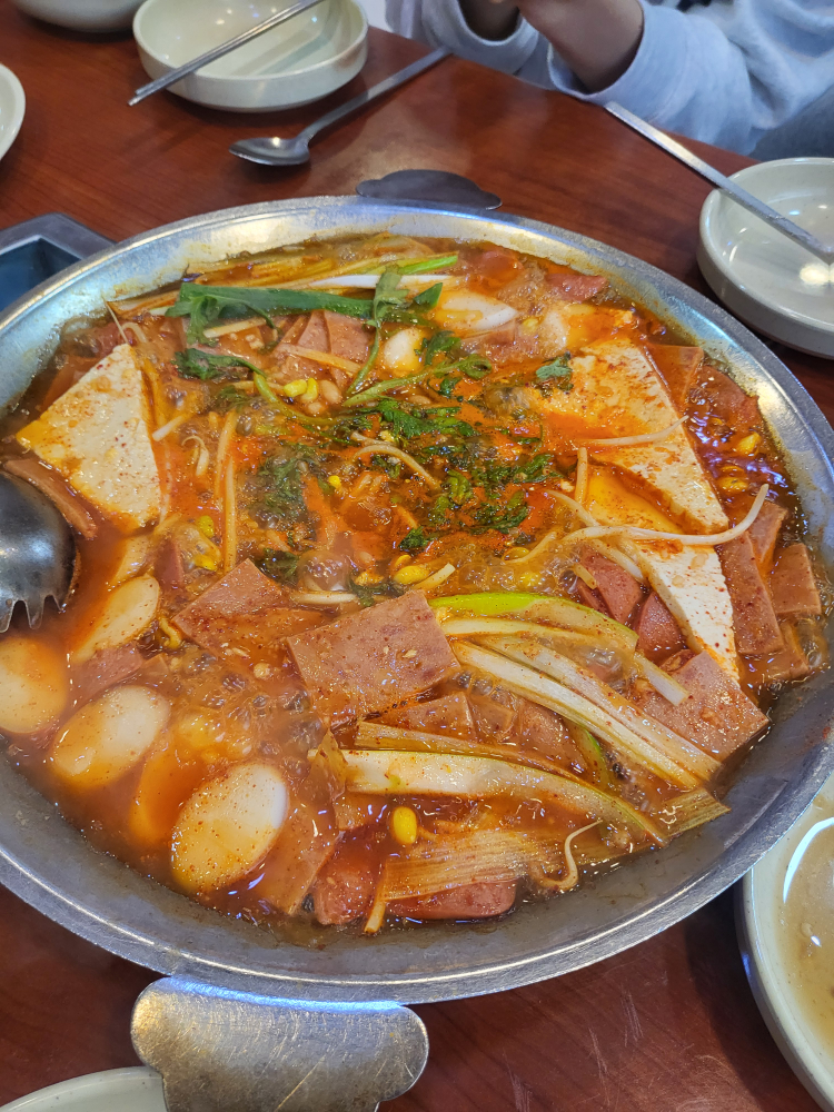 Keunsonbudaejjigaedakdoritang (큰손부대찌개닭도리탕) 1