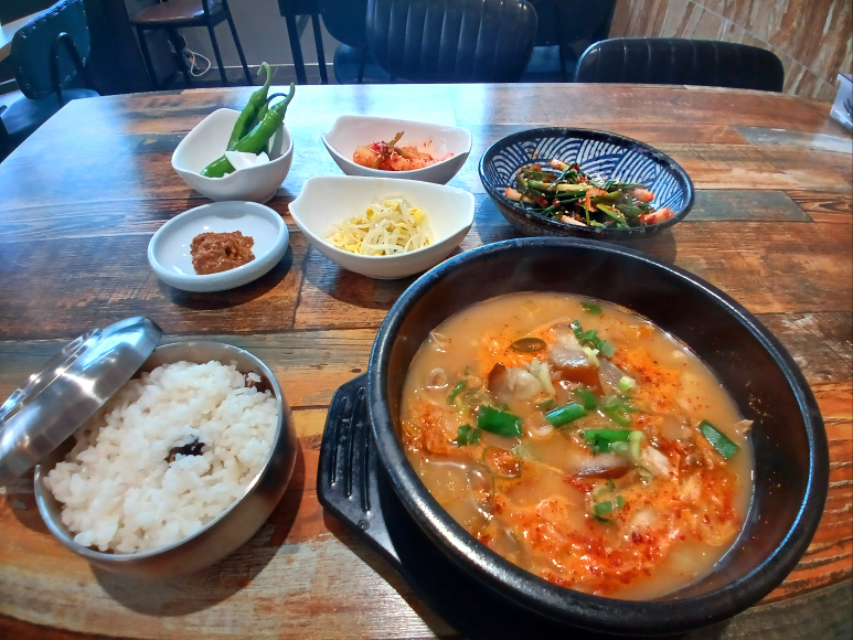 새벽길국밥 대표 사진