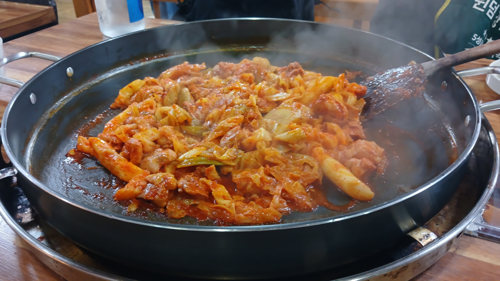 Kkokkobonga dakgalbi (꼬꼬본가 닭갈비) 1
