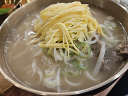 Daebangppyeokalguksu (대방뼈칼국수) 3