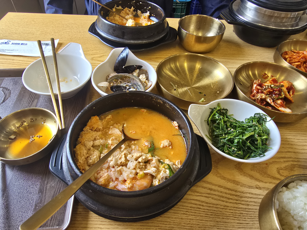 Maetdolloman (맷돌로만) 1