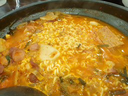 돈돌부대찌개 6