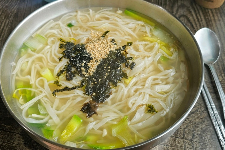 Yeongheungkalguksu 1