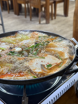 Bokporisondubujeongol (복포리손두부전골) 1