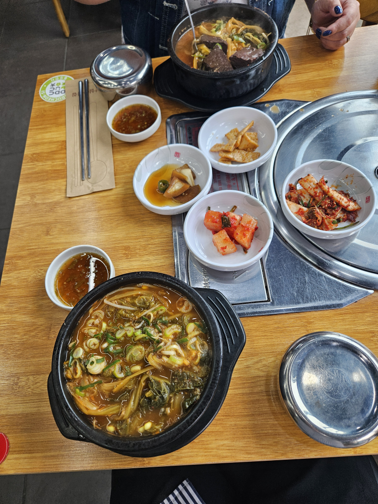 Eomcheongnanhaejangguk 2